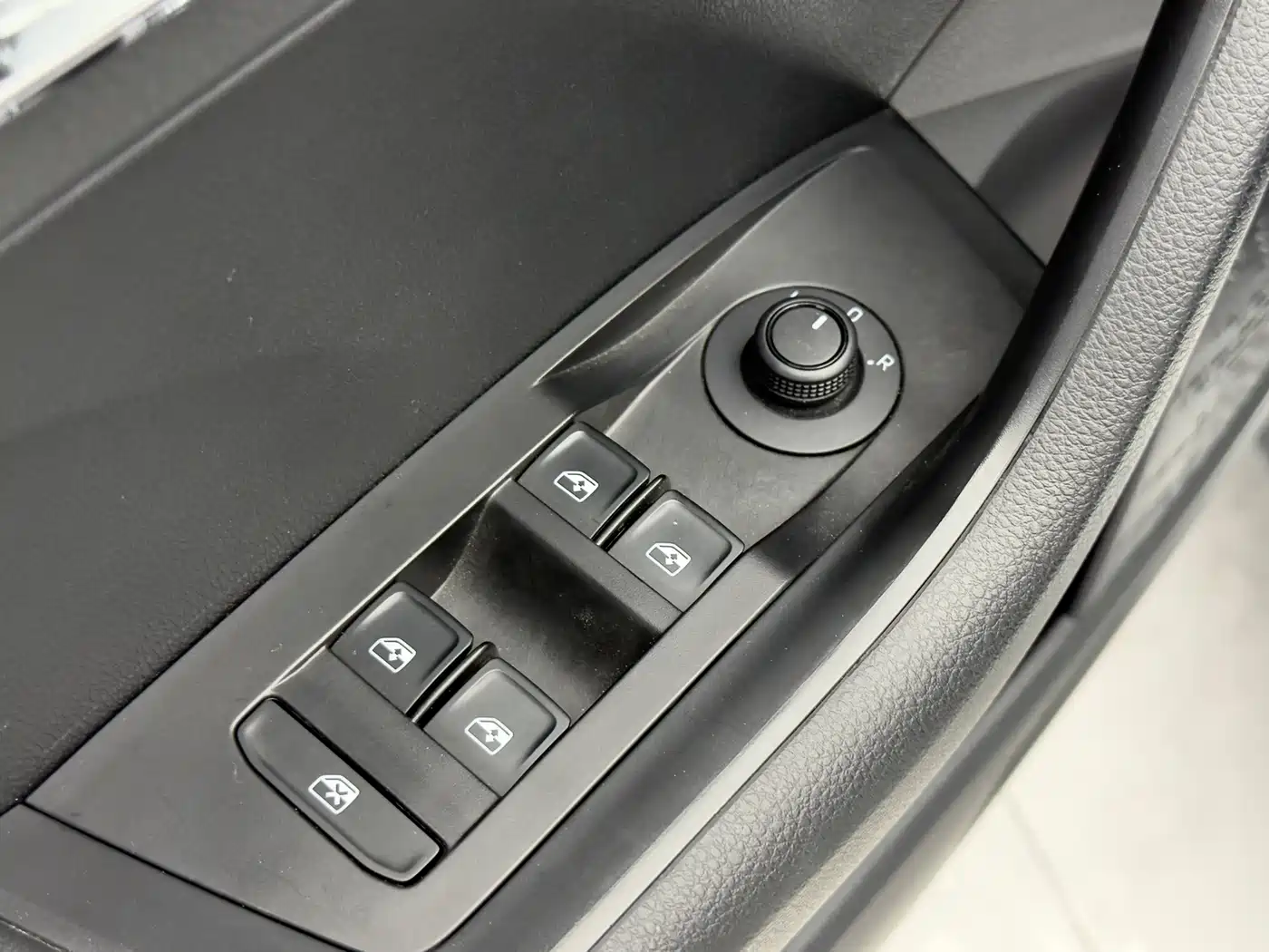 Škoda Kamiq 2023 Facelift 1.5L Auto Comfort Edition фото 8