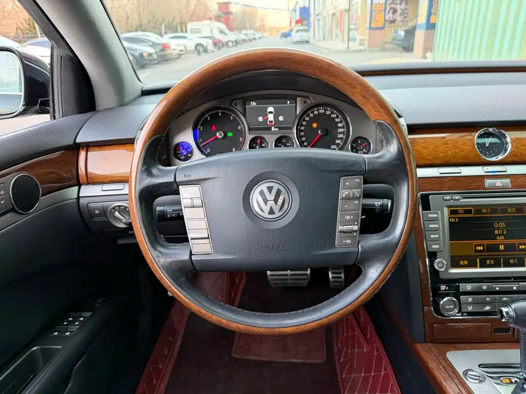 Volkswagen Phaeton 2010 2009 Model 3.6L V6 4-seat Extended Executive
