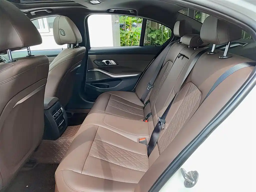 BMW 3 Series 2023 330i M Sport Shadow Edition фото 8