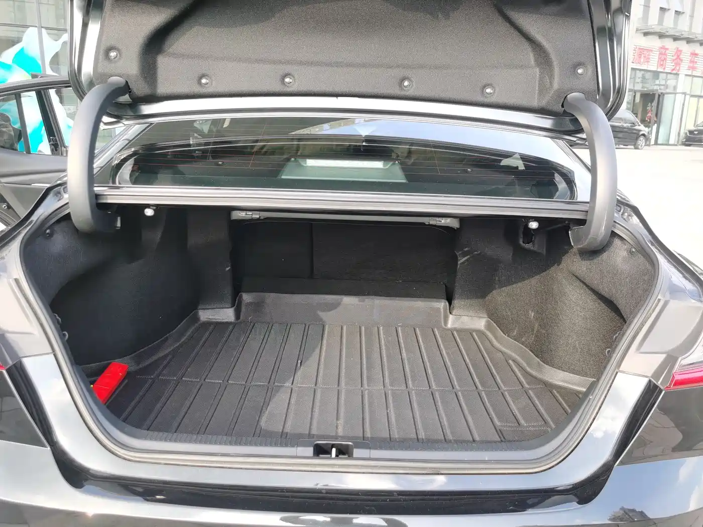 Toyota Camry 2024 2.0GVP Luxury Edition фото 8