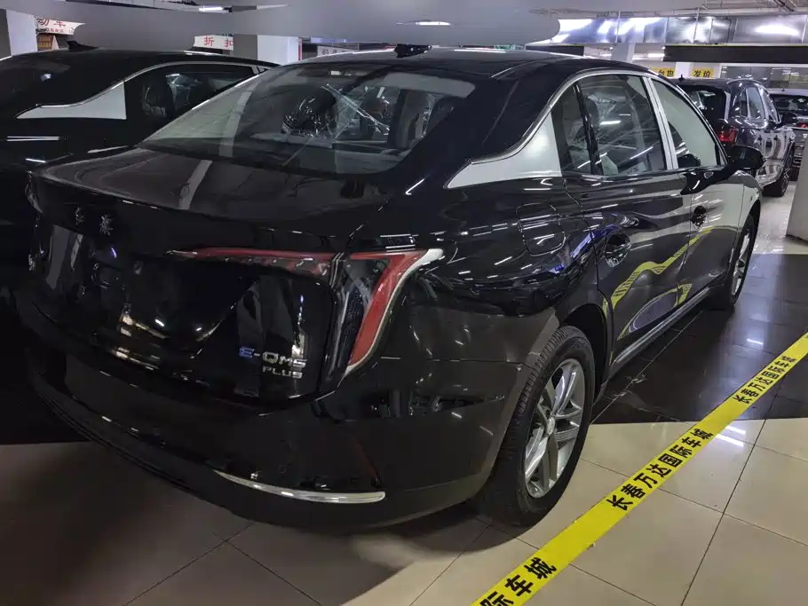 Hongqi E-QM5 2026 2025 Model 500km Travel Edition