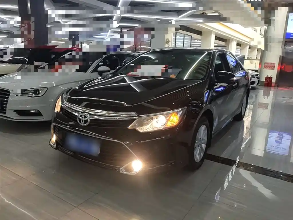 Toyota Camry 2016 2.0G 10th Anniversary Leading Edition