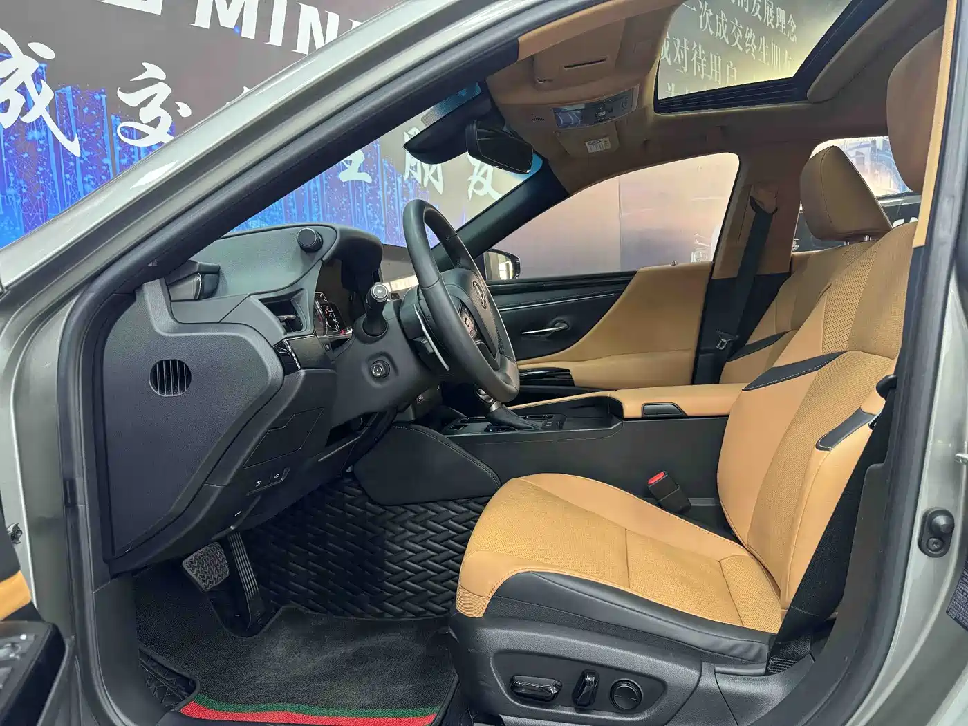 Lexus ES 2023 200 Excellence Edition фото 8