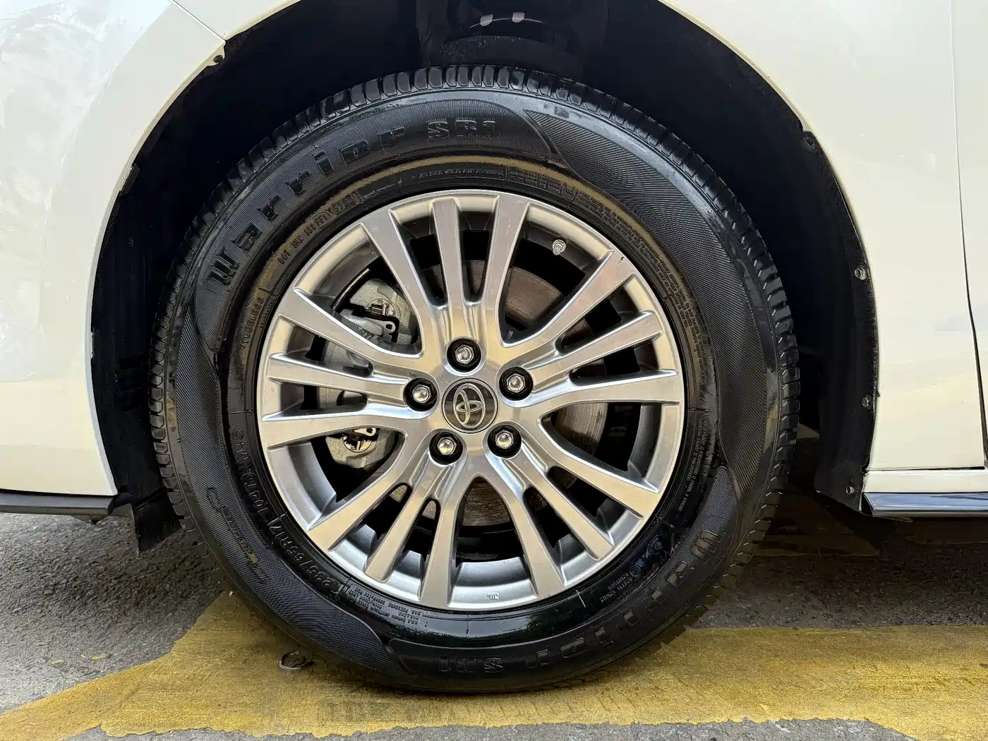 Toyota Sienna 2023 2.5L Hybrid Premium Edition фото 17