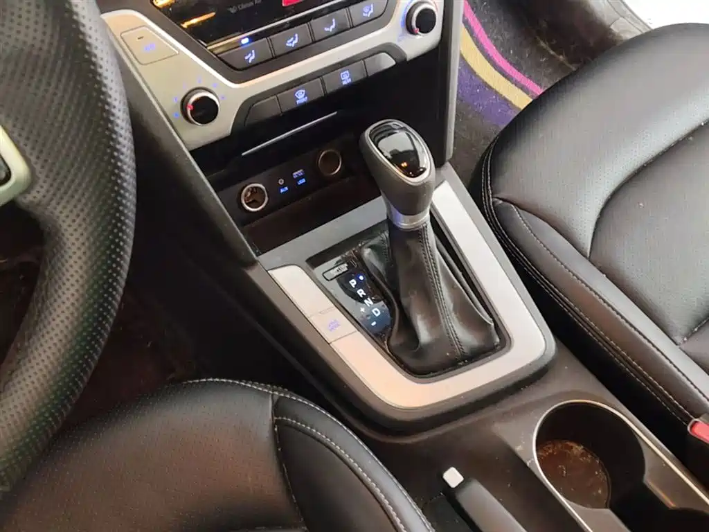Hyundai Elantra 2016 Model 1.6L Automatic Smart Elite фото 14