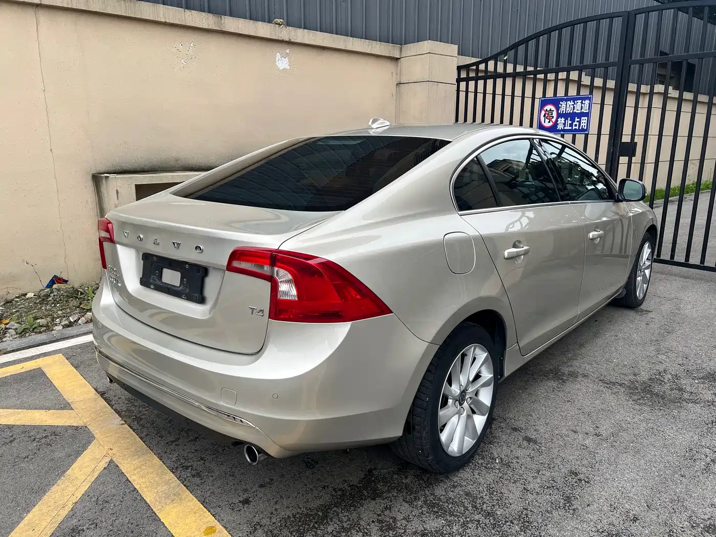 VOLVO S60