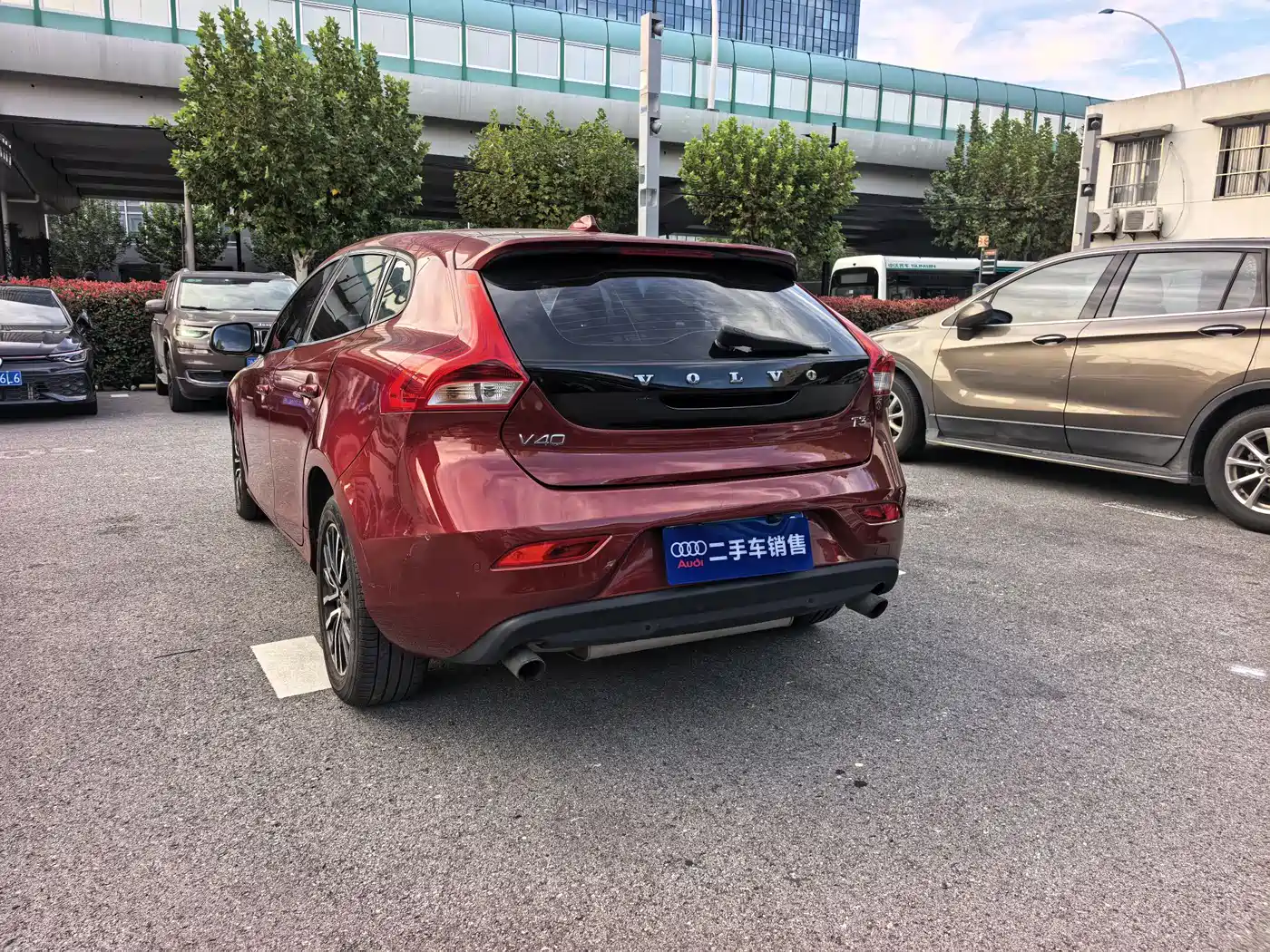 VOLVO V40
