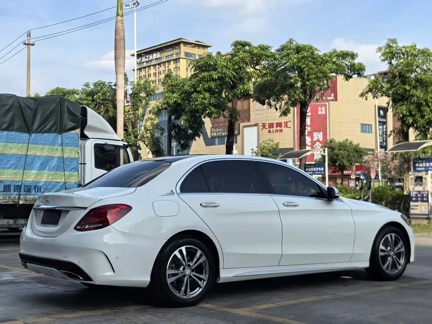 Mercedes-Benz C-Class 2015 Facelift C 200 L Sport фото 6
