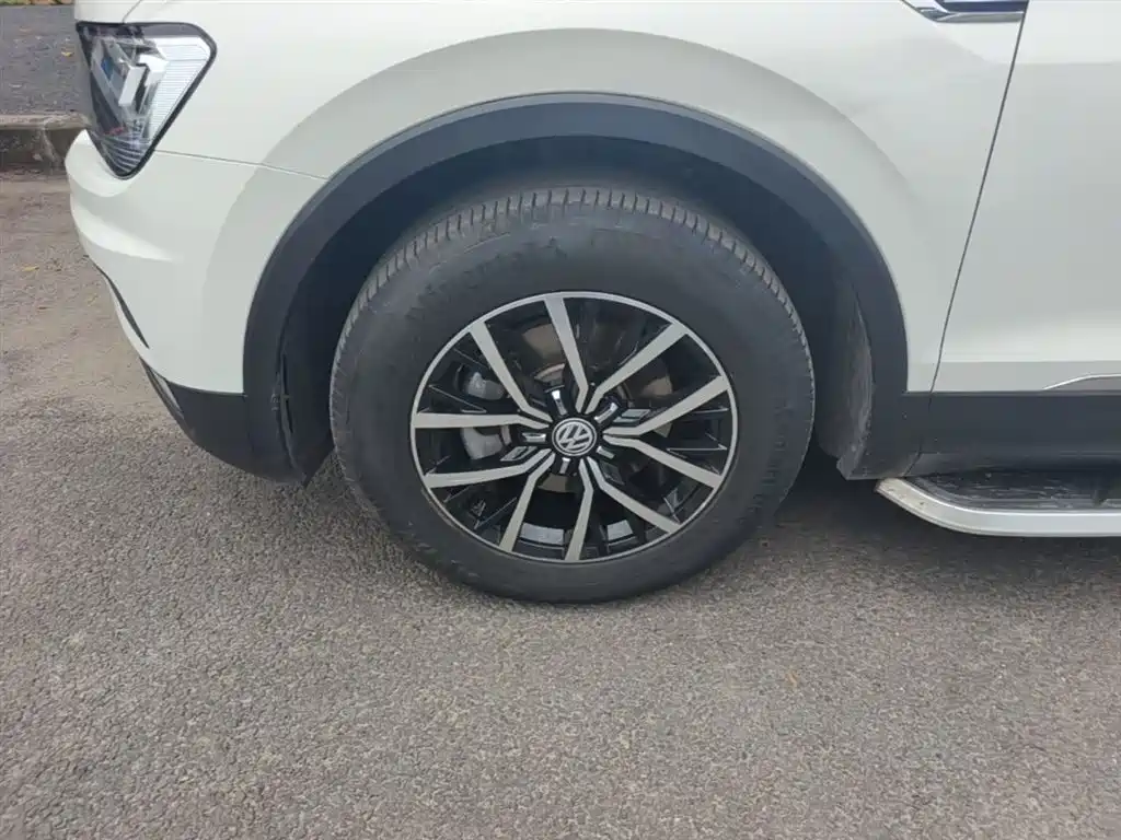 Volkswagen Tiguan L 2018 Facelift 330TSI Automatic 2WD Luxury Edition фото 23