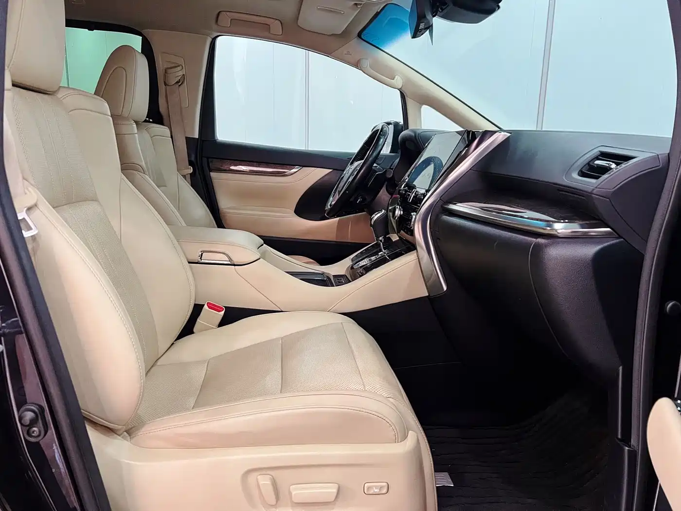 Toyota Vellfire 2019 Hybrid 2.5L HV Premium Edition фото 10