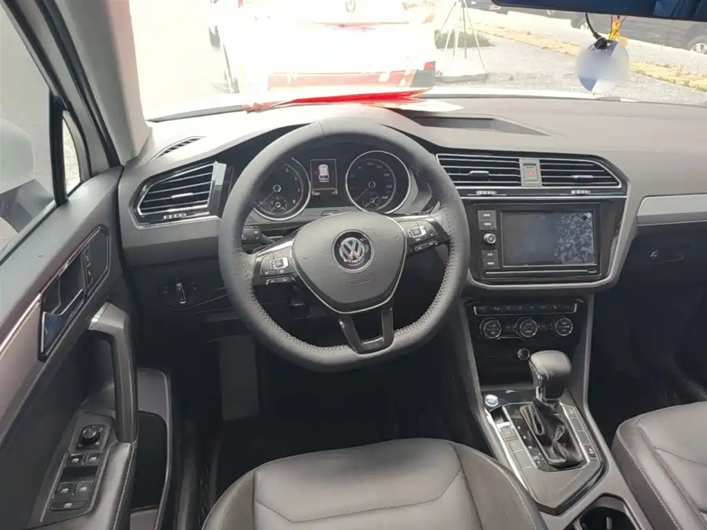Volkswagen Tiguan L 2018 Facelift 330TSI Automatic 2WD Luxury Edition фото 11