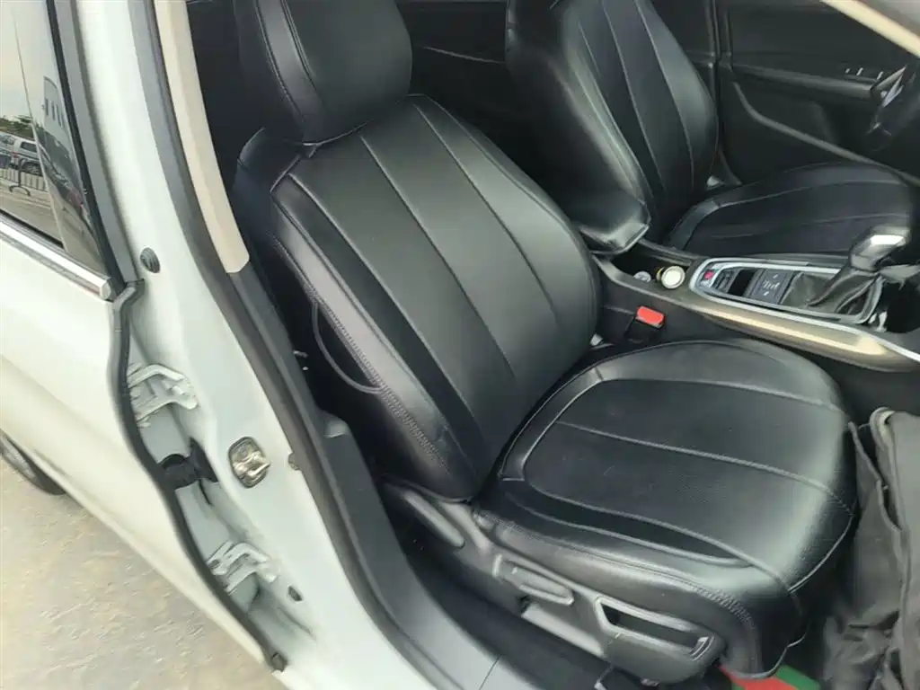 Peugeot 408 2016 1.6T Automatic Luxury Edition фото 25
