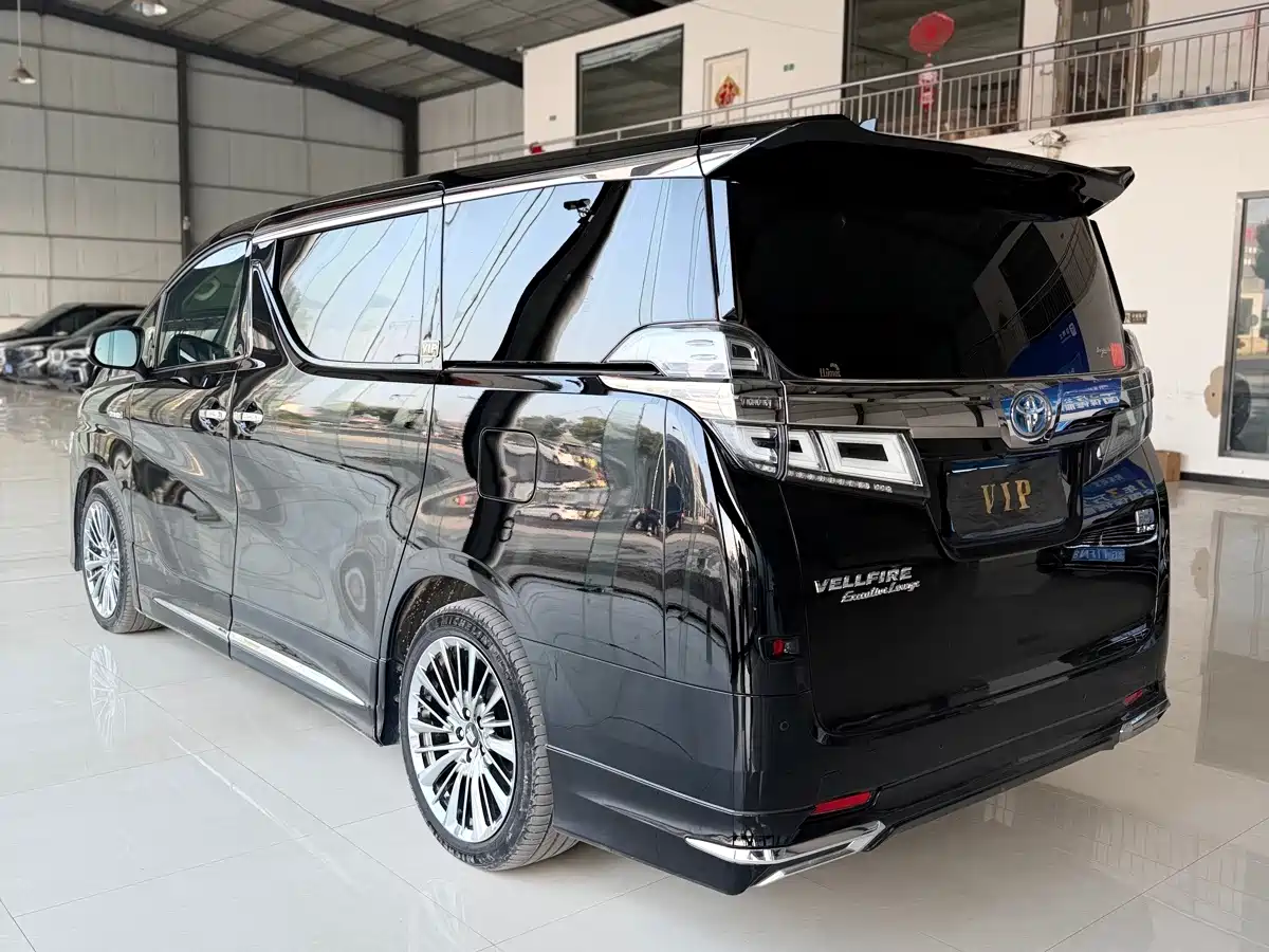 Фото 4 - Toyota Vellfire