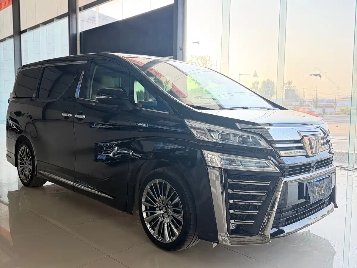Фото 1 - Toyota Vellfire