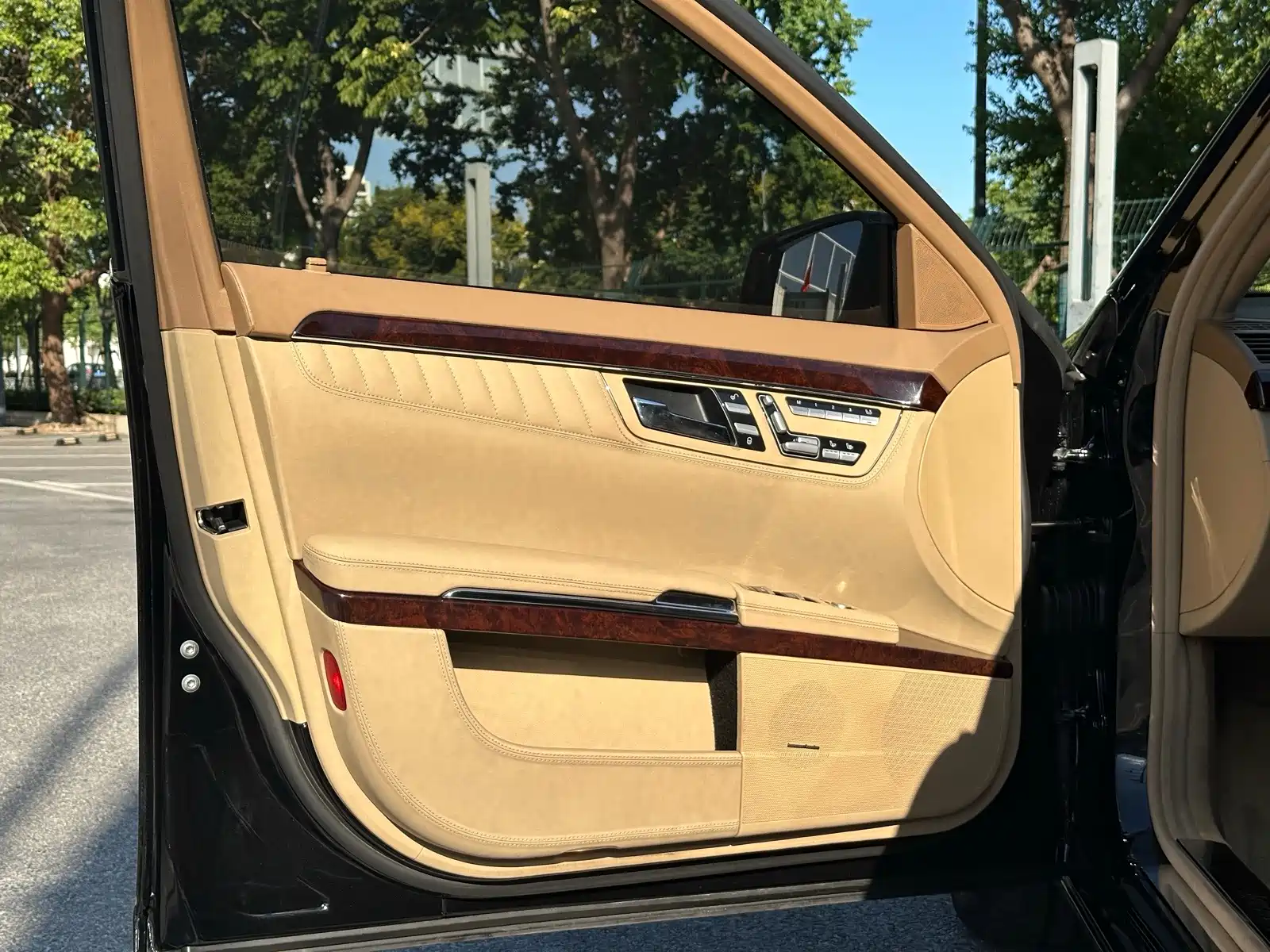 Photo 28 - Mercedes-Benz S-Class