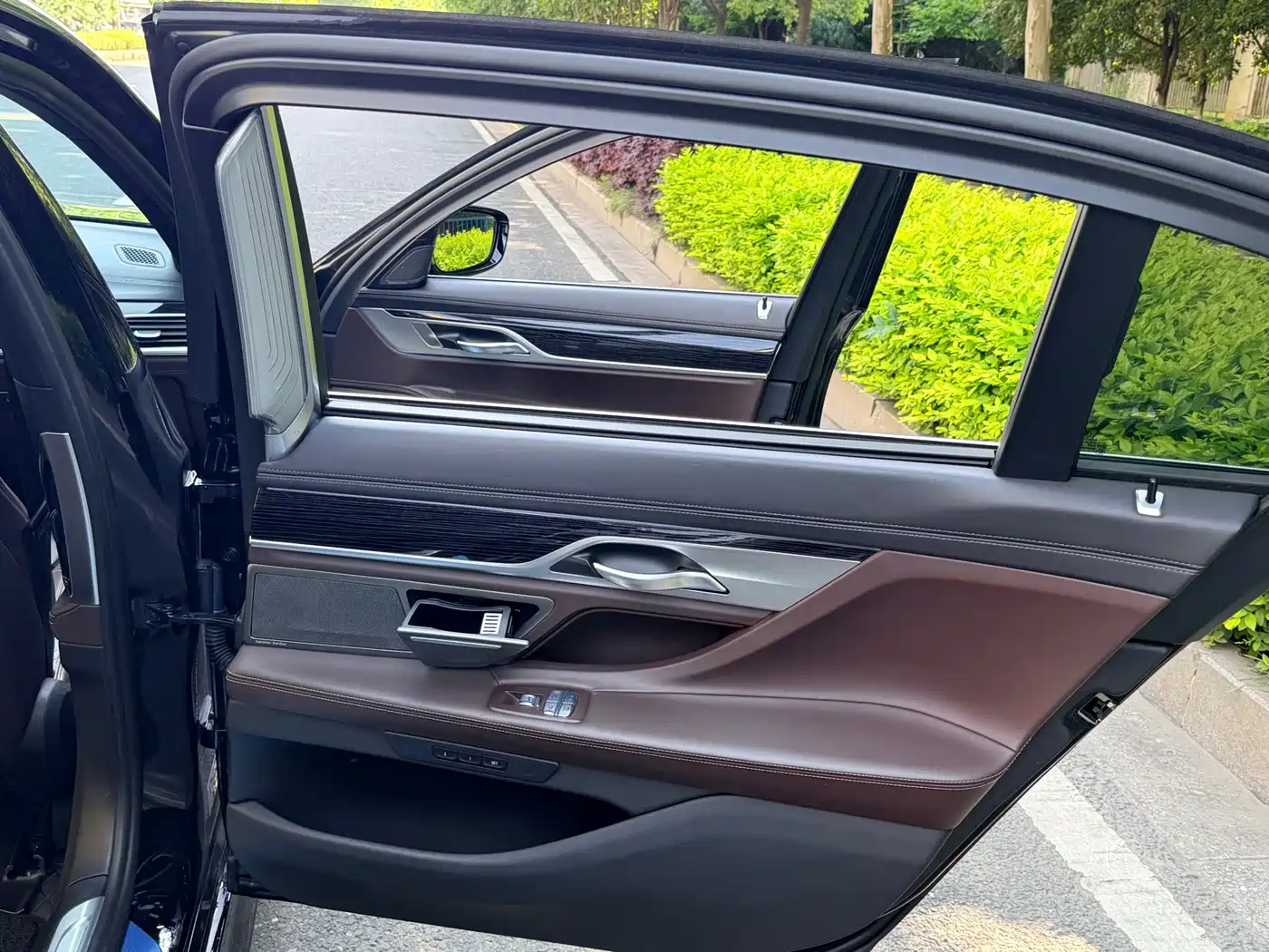 BMW 7 Series 2021 Model 730Li M Sport Package фото 12