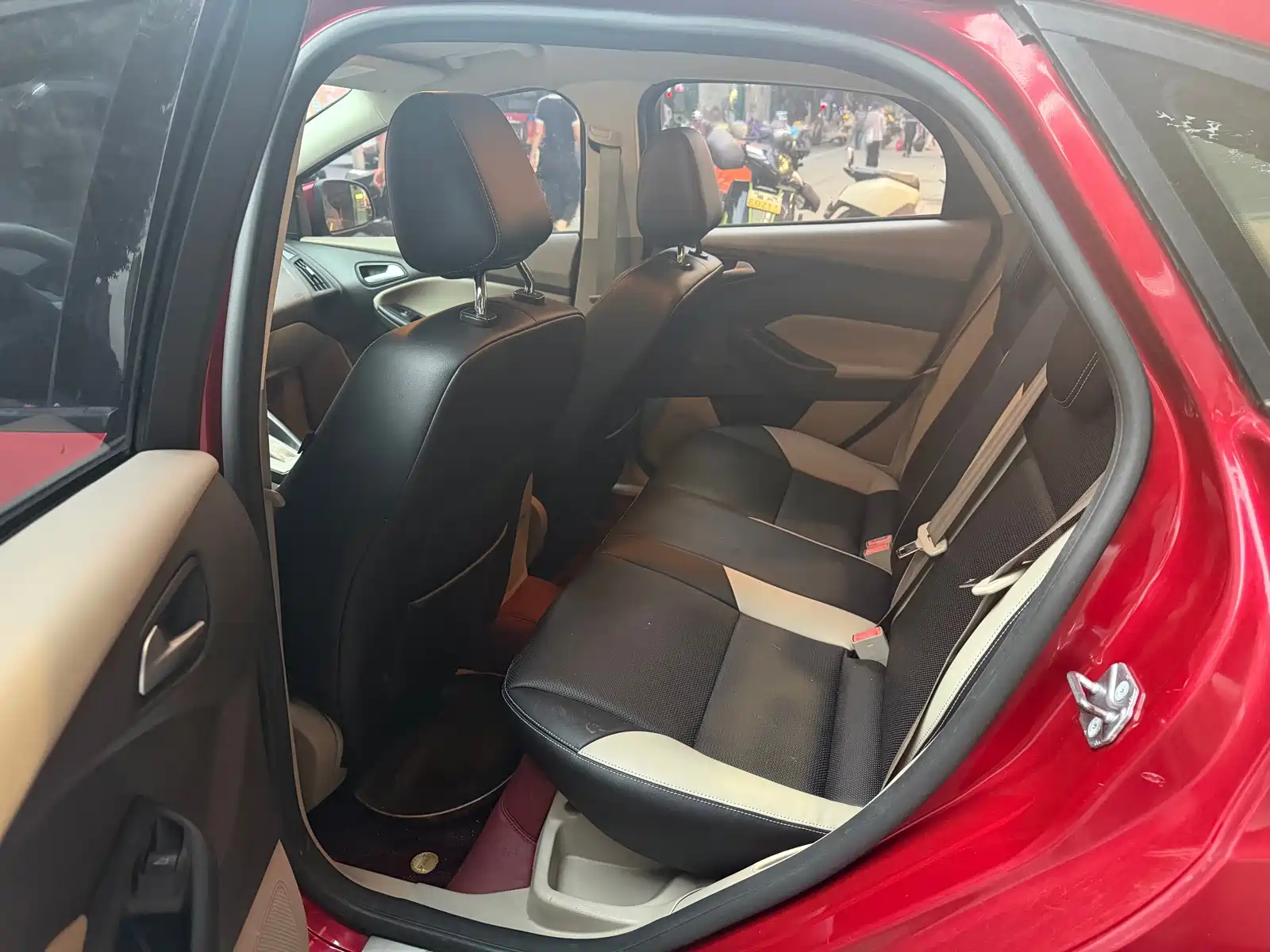 Фото 4 - Ford Focus