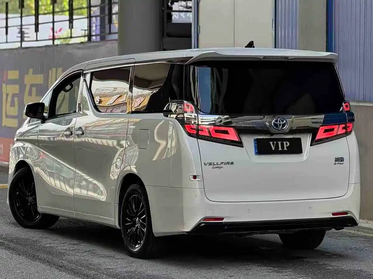 Фото 6 - Toyota Vellfire