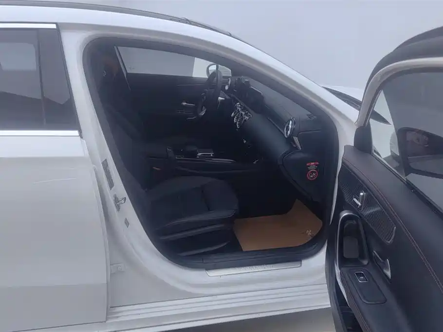 Mercedes-Benz A-Class 2024 A 200 L Fashion Edition фото 8