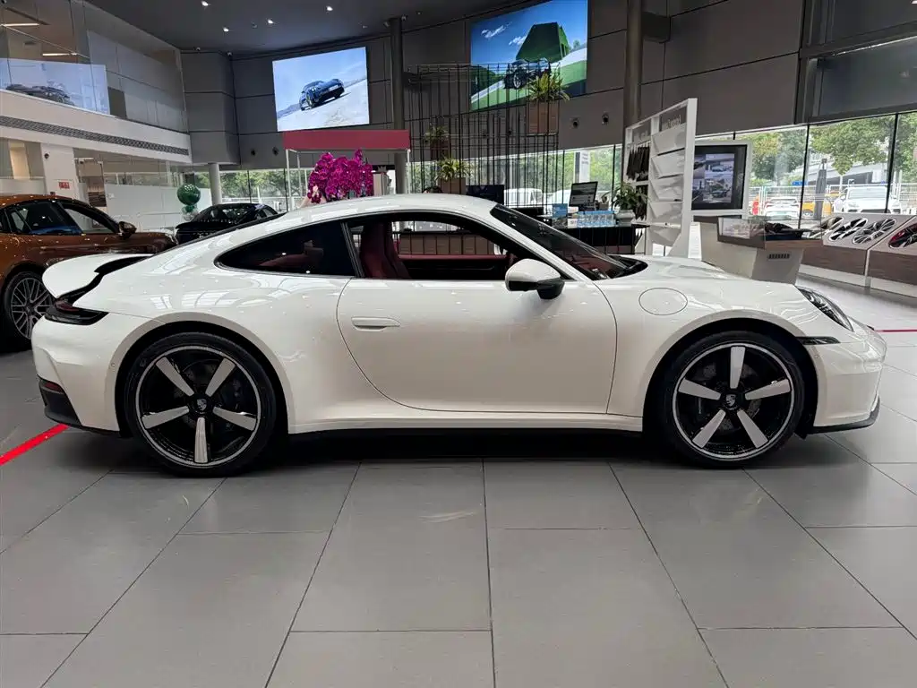 Porsche 911 2026 Carrera 3.0T фото 2