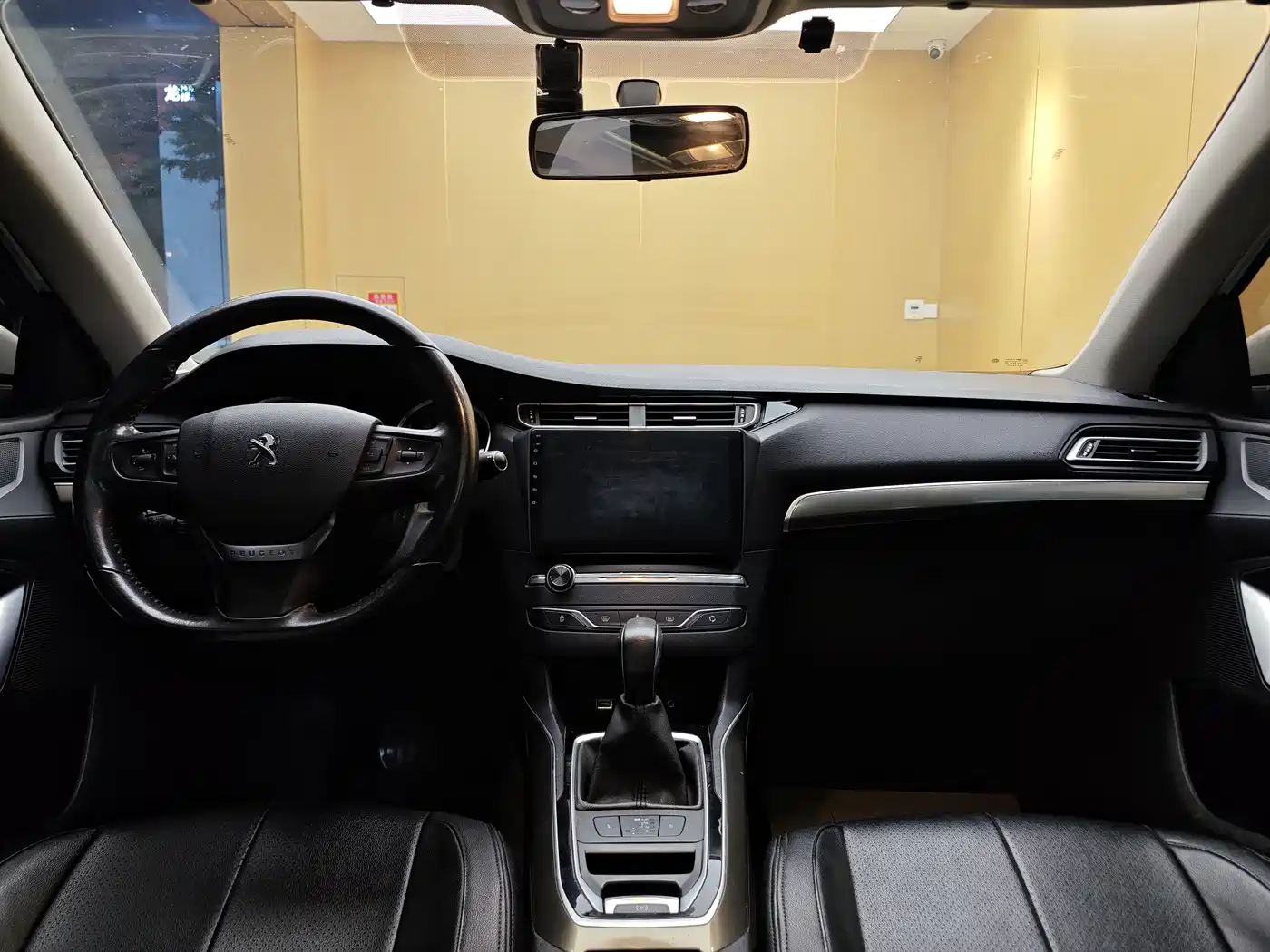 Peugeot 408 2015 Model 1.2T Automatic Luxury Edition фото 20