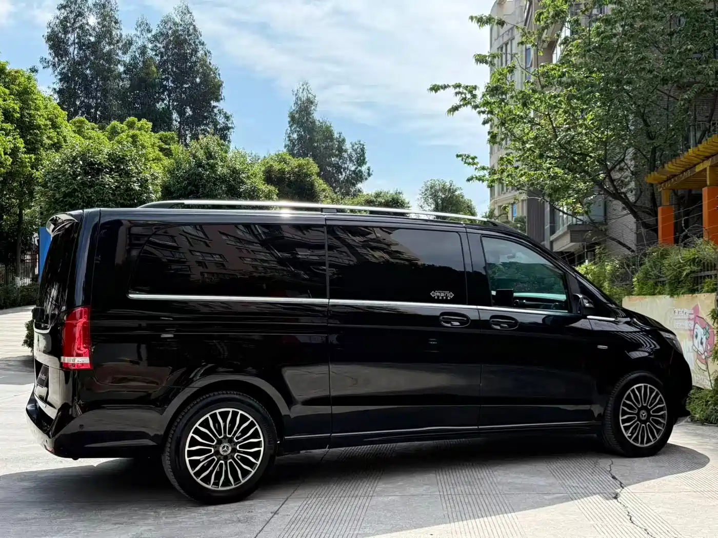 Mercedes-Benz V-Class 2018 V 260 L Premium Long Wheelbase Edition China VI фото 4