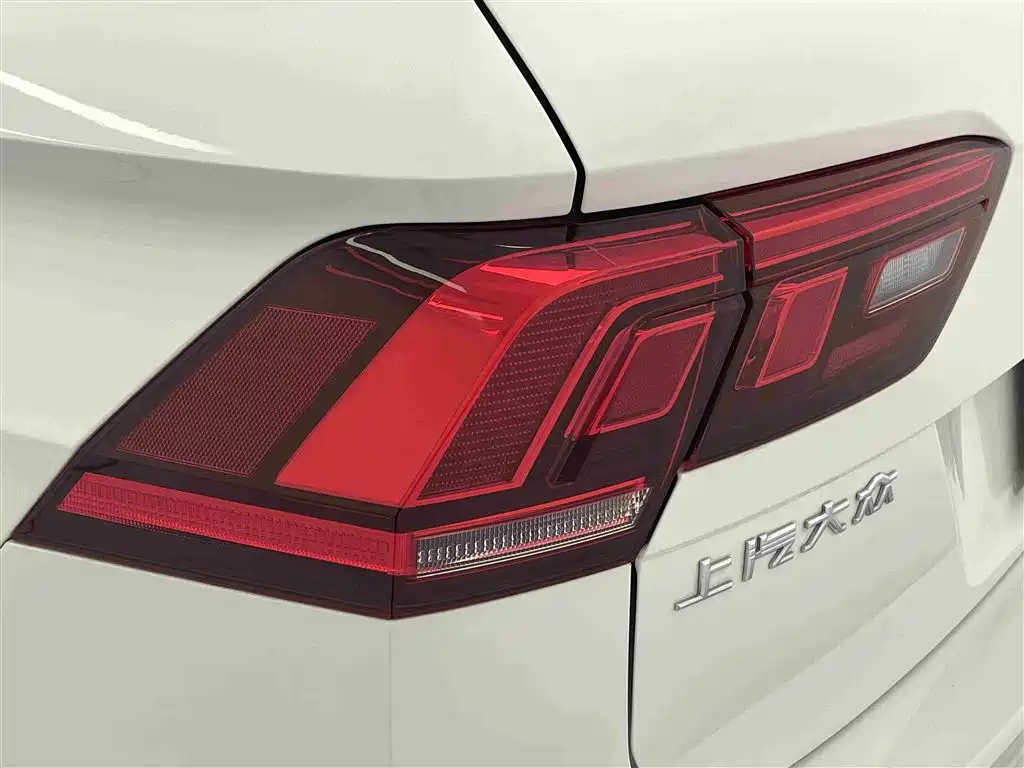 Volkswagen Tiguan L 2021 330TSI Automatic 2WD R-Line Premium фото 15