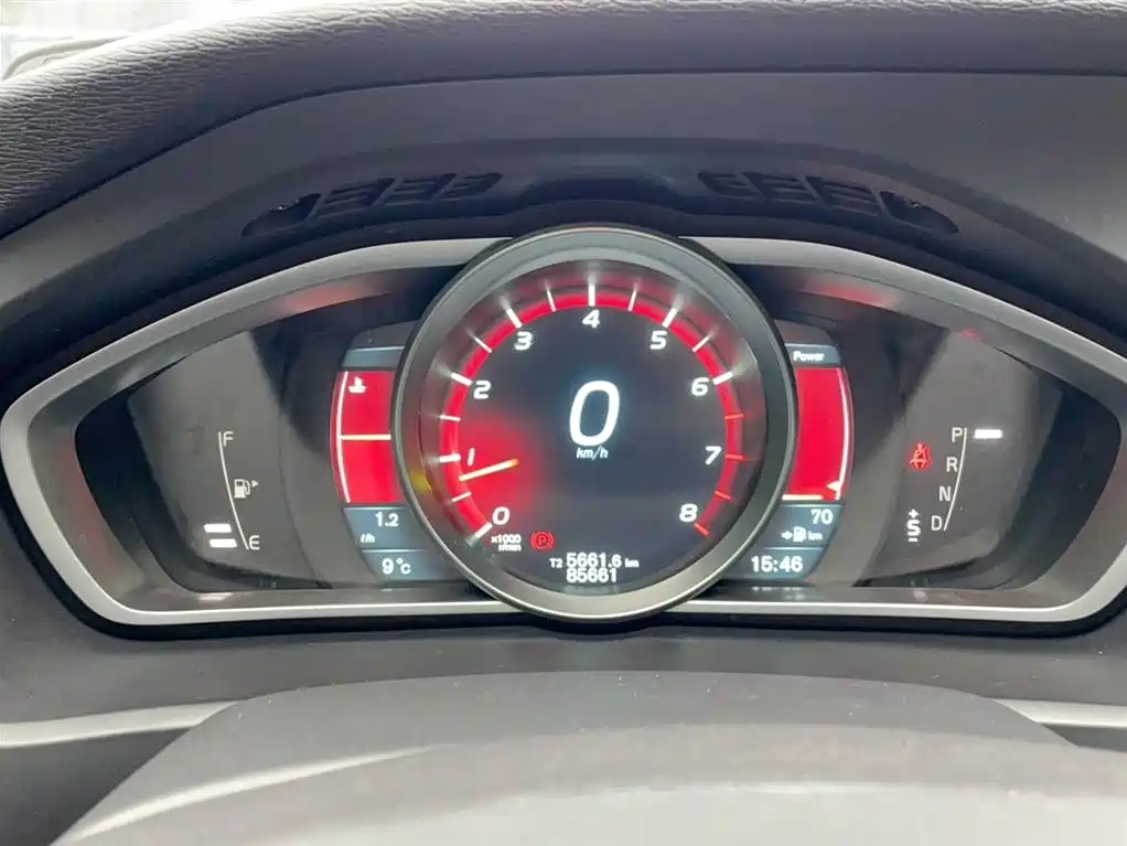 Фото 9 - Volvo V40