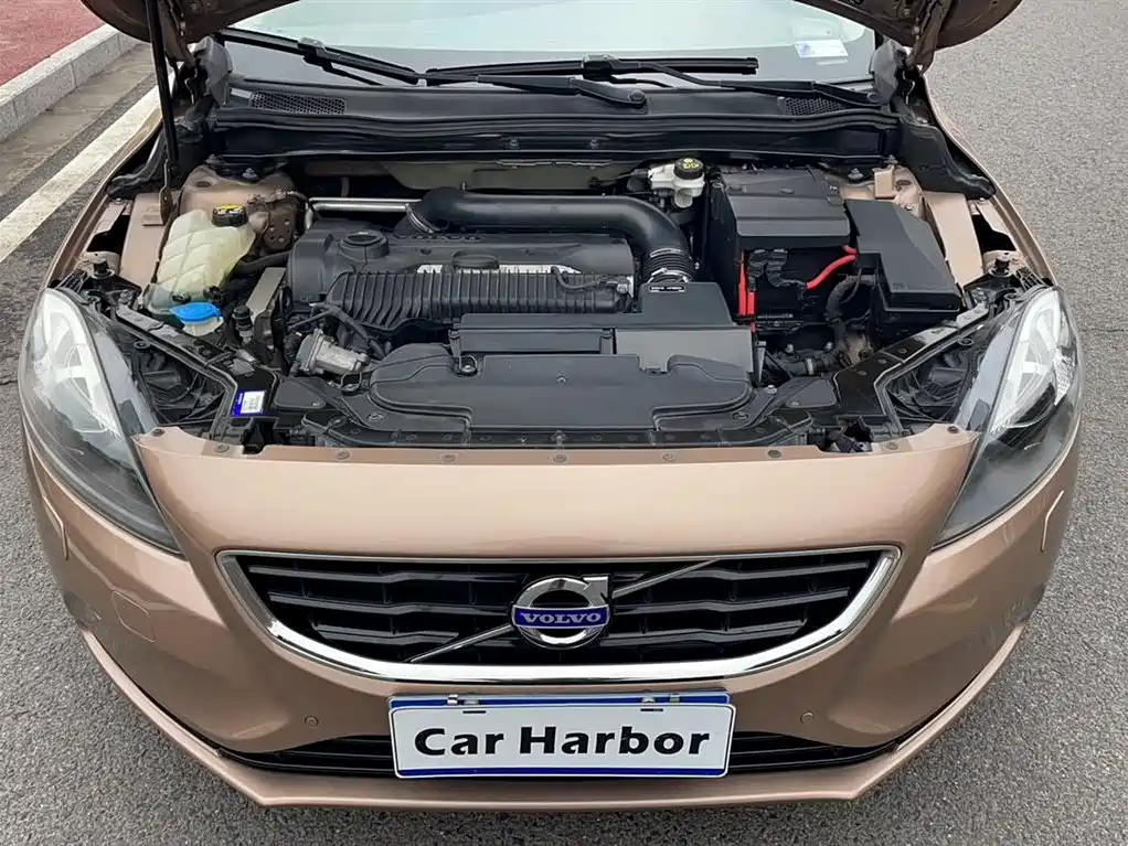 Фото 21 - Volvo V40