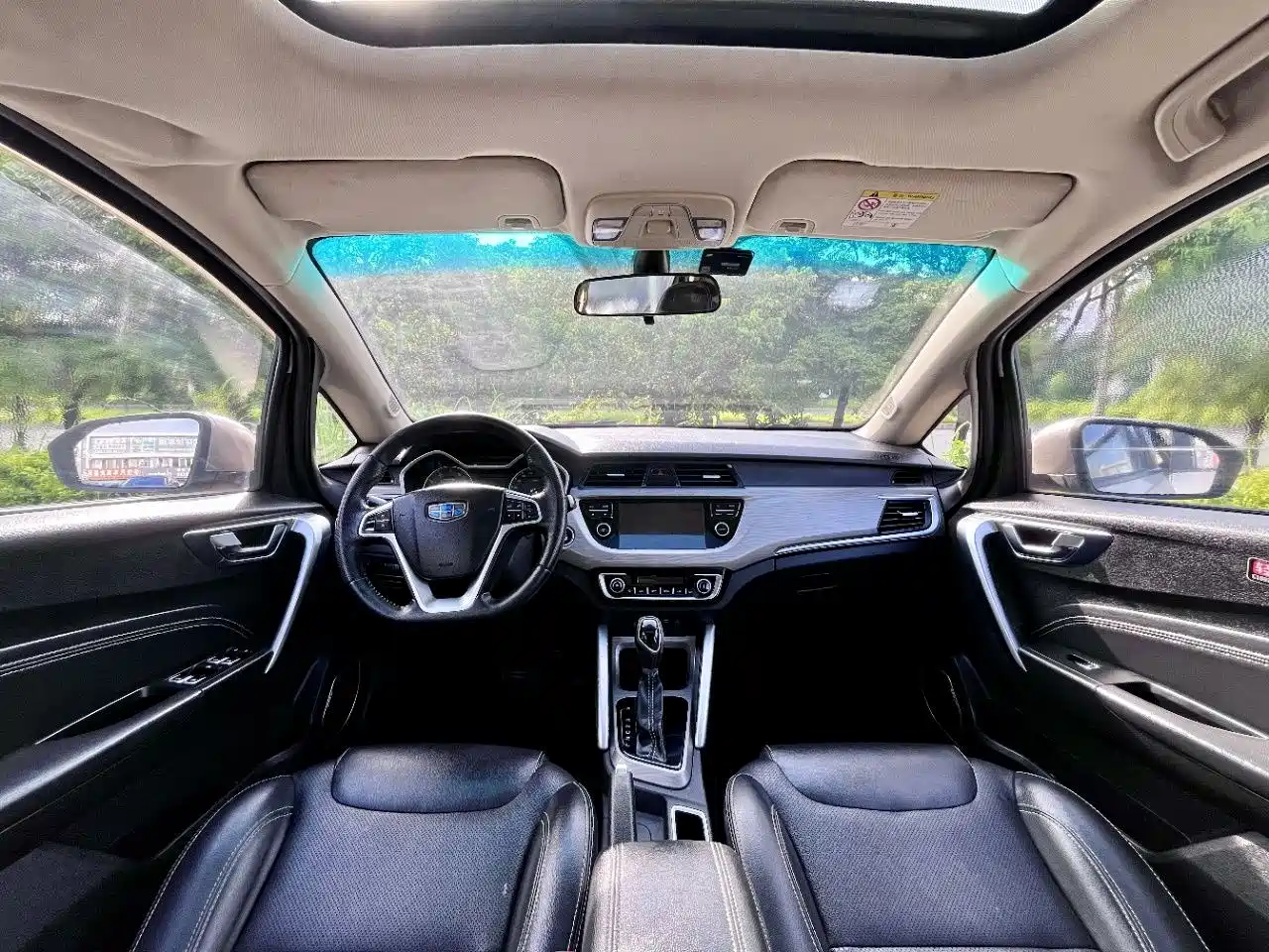 Фото 6 - Geely Vision X3
