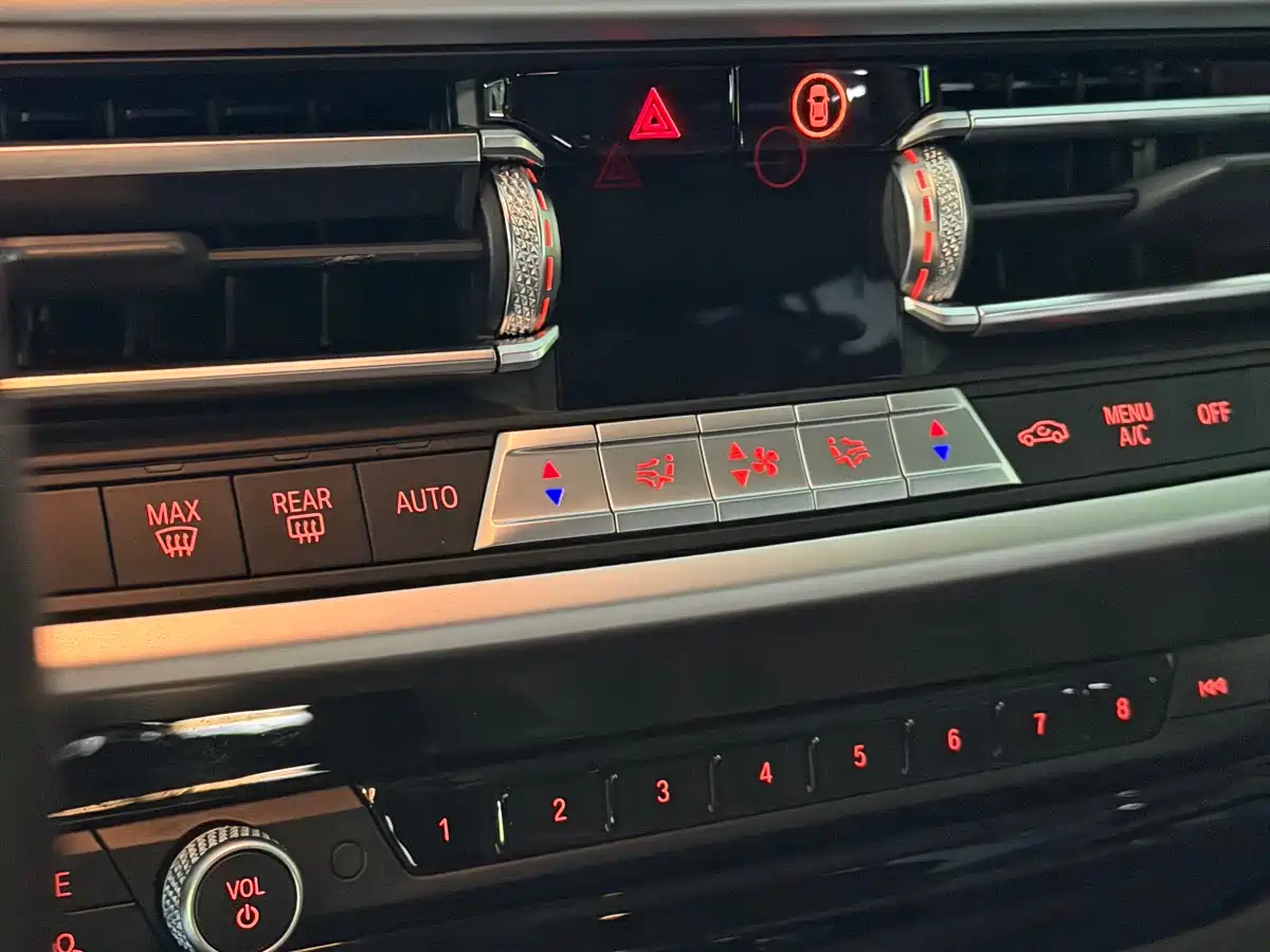 BMW iX3 2022 Leading Edition фото 15