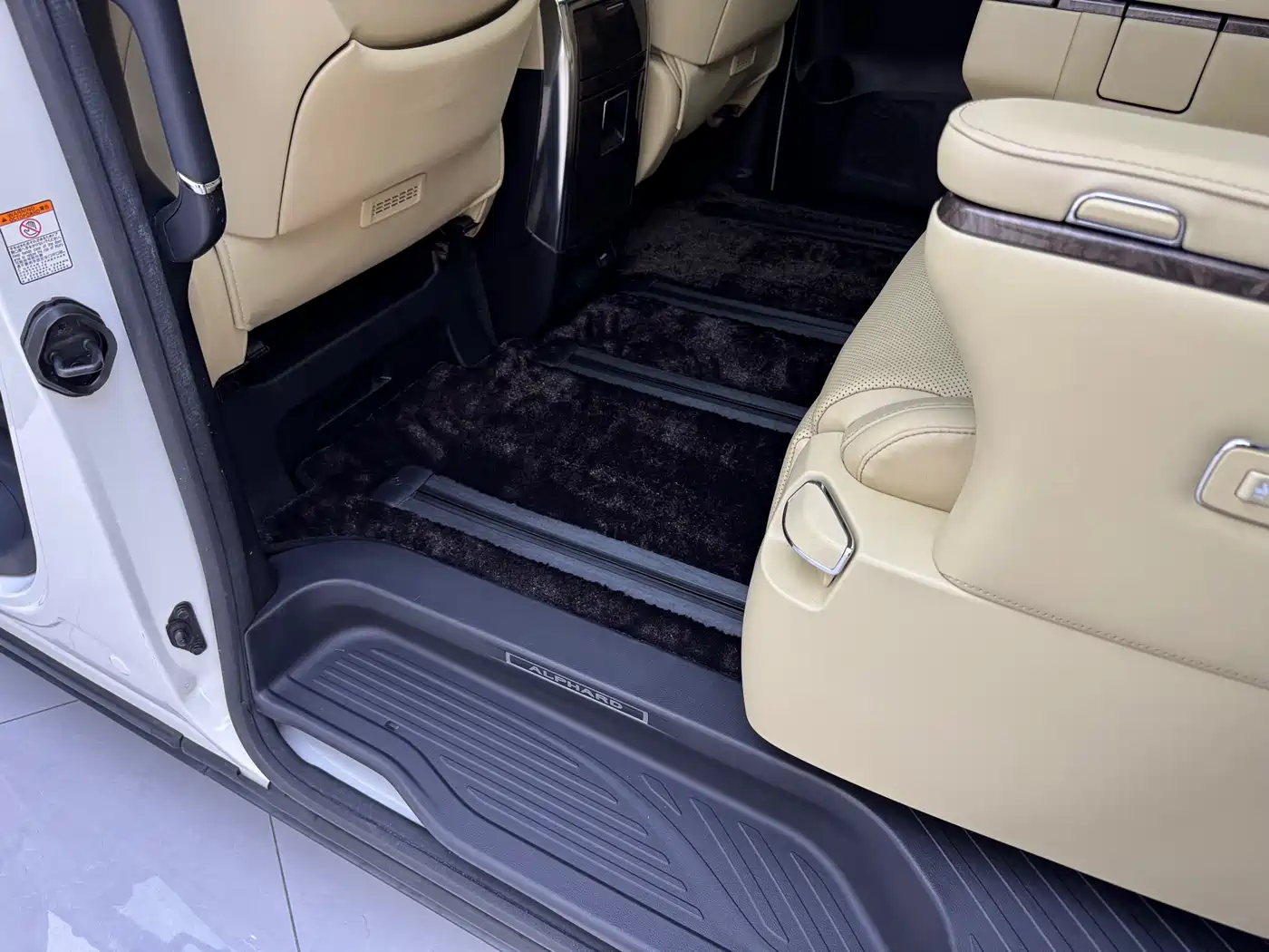 Toyota Alphard 2021 Hybrid 2.5L Premium фото 8