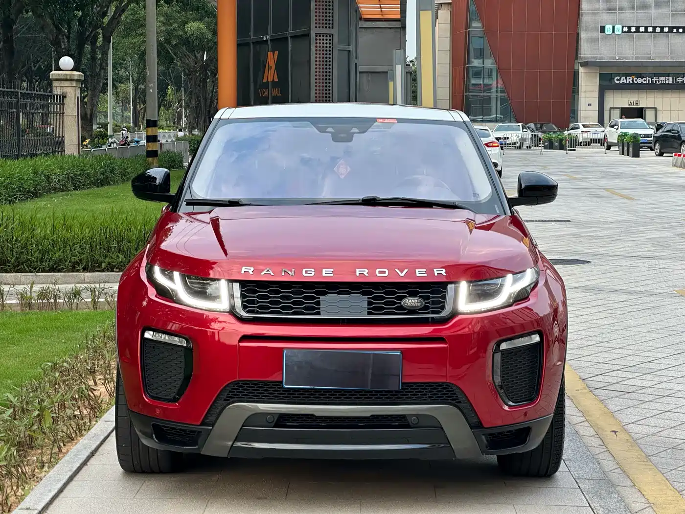 Land Rover Range Rover Evoque 2015 2.0T 5-Door Premium Edition фото 2