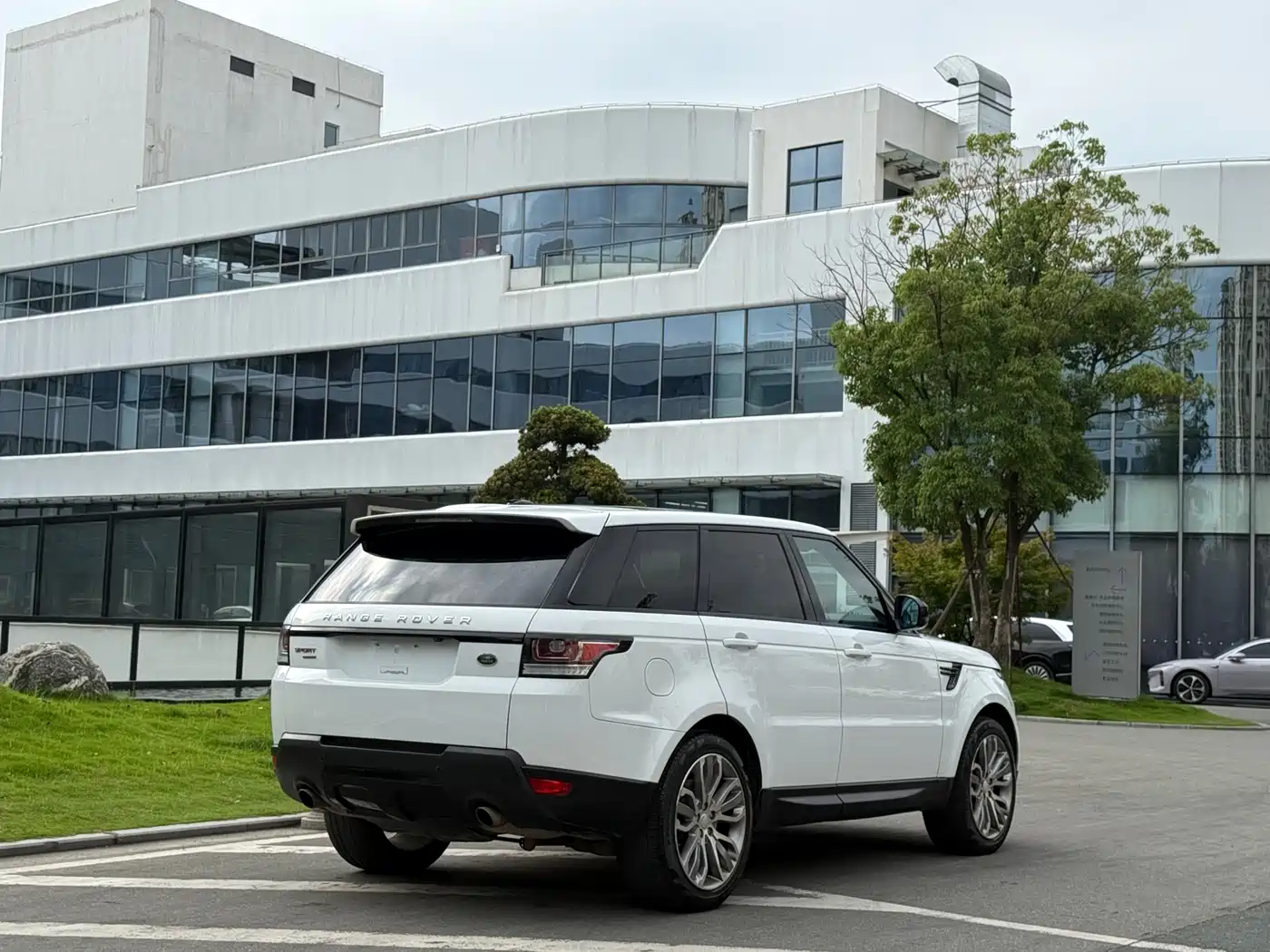 Land Rover Range Rover Sport 2014 3.0 SC V6 HSE DYNAMIC фото 14