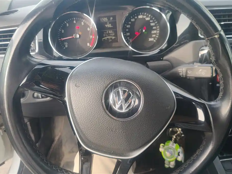 Volkswagen Sagitar 2015 1.6L Automatic Comfort фото 15