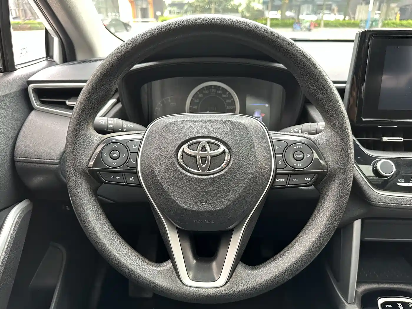 Toyota Frontlander 2022 2.0L CVT Leading Edition фото 11