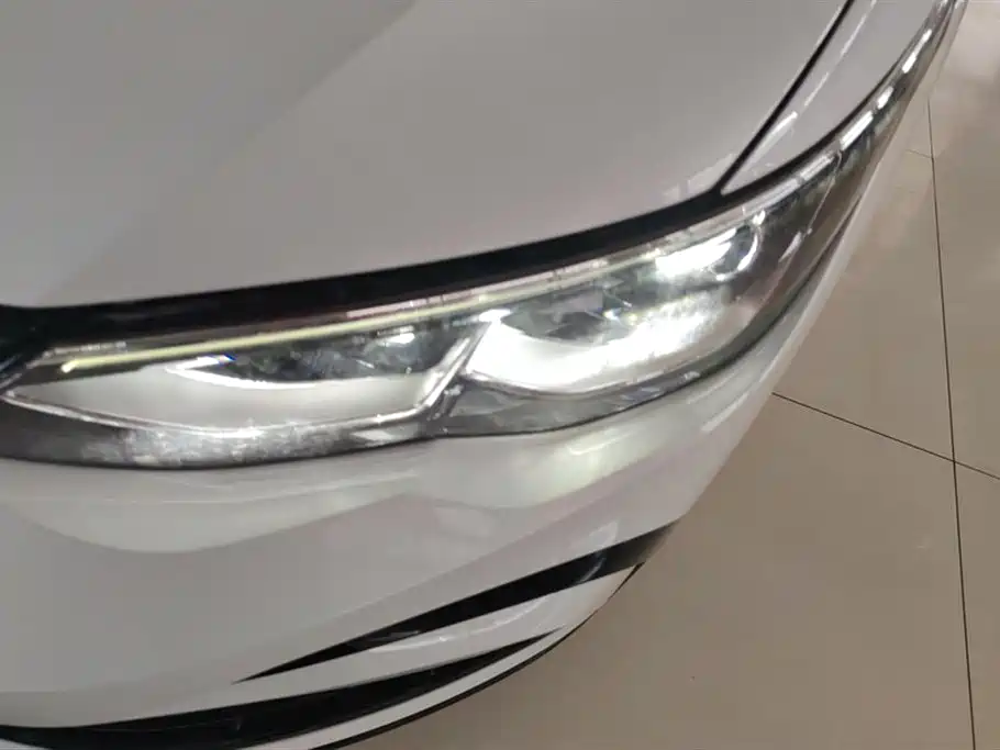 Volkswagen Golf 2023 280TSI DSG R-Line Lite фото 5