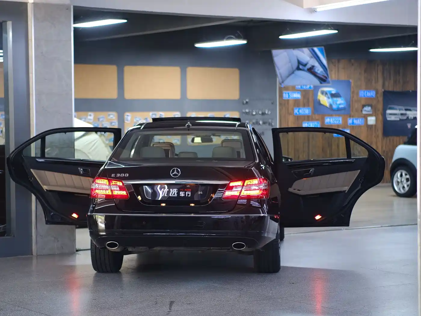 Mercedes-Benz E-Class 2011 E 300 L Fashion Premium фото 2