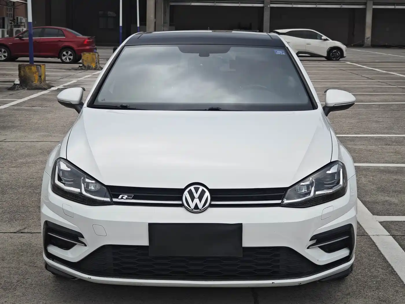 Photo 2 - Volkswagen Golf
