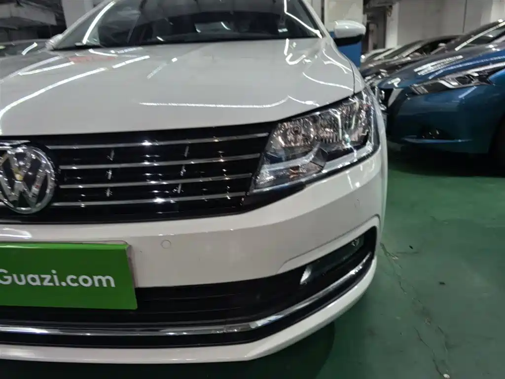 Volkswagen Lavida 2017 1.6L Automatic Comfort Edition фото 24