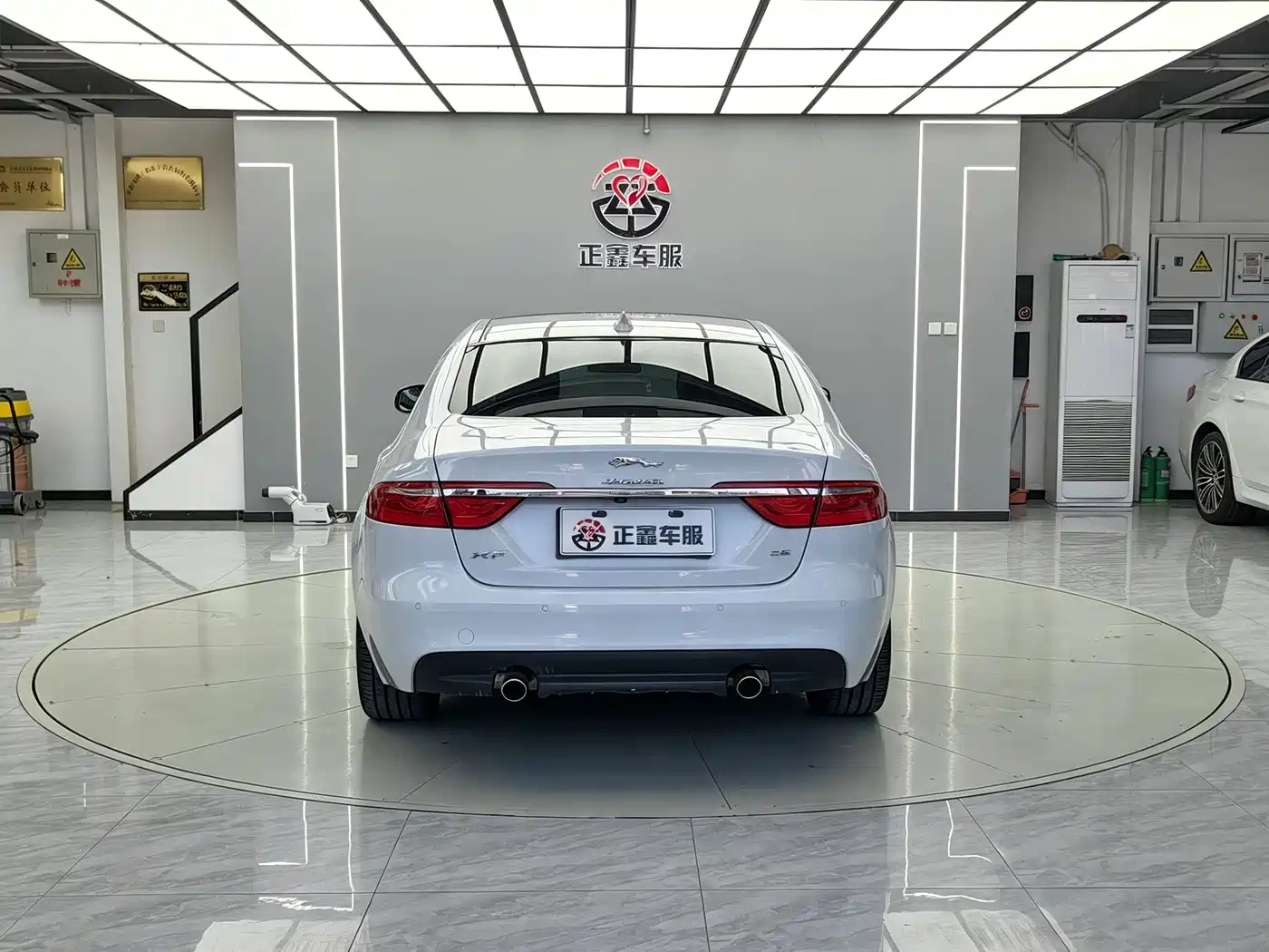 Jaguar XF 2016 2016 XF 2.0T 2WD Elegance Edition