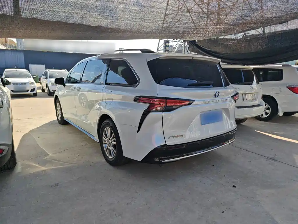 صورة 8 - Toyota Sienna