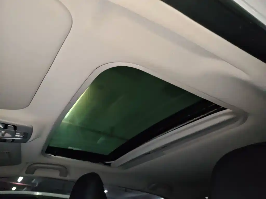 Фото 18 - Geely Vision