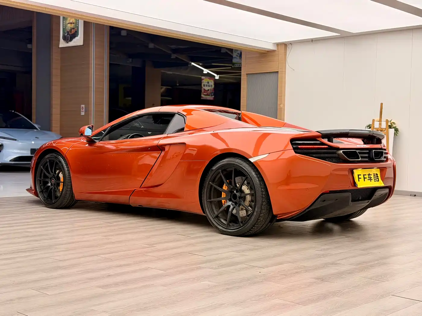McLaren 625C 2015 3.8T Spider фото 8
