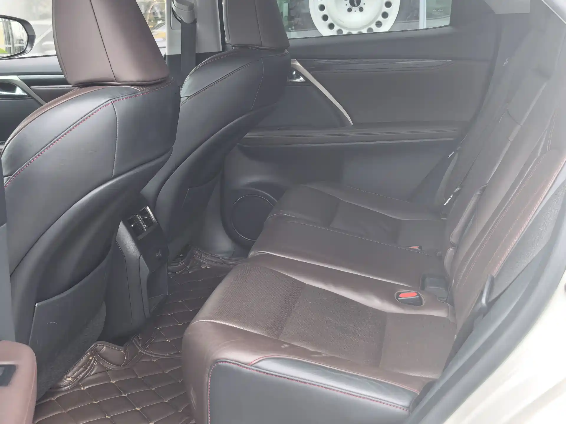 Photo 8 - Lexus RX