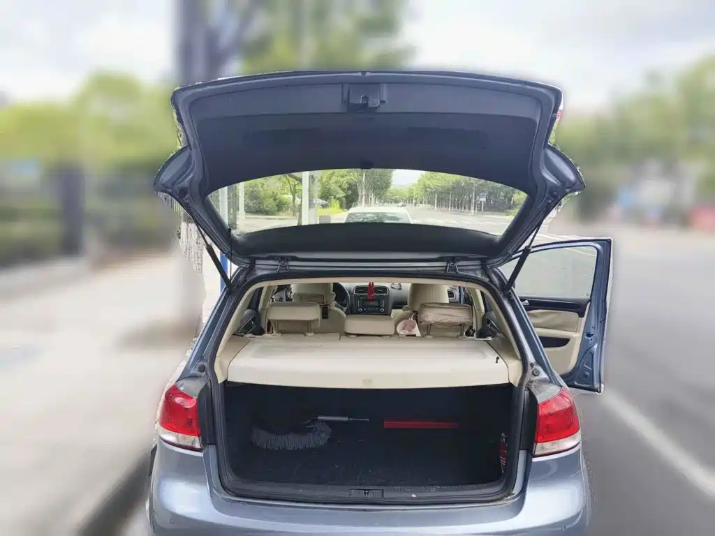 Photo 4 - Volkswagen Golf