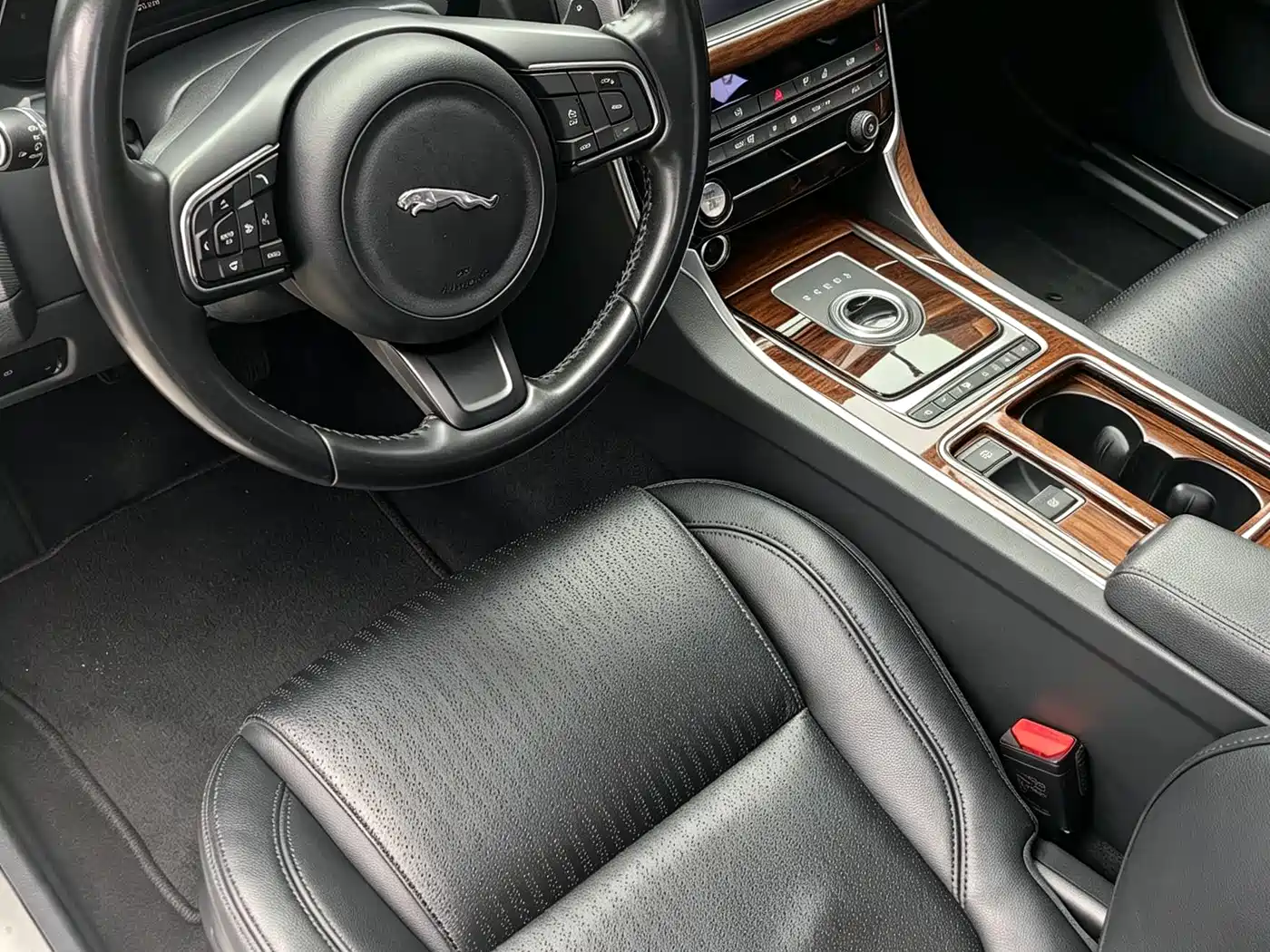Jaguar XF 2016 2016 XF 2.0T 2WD Elegance Edition