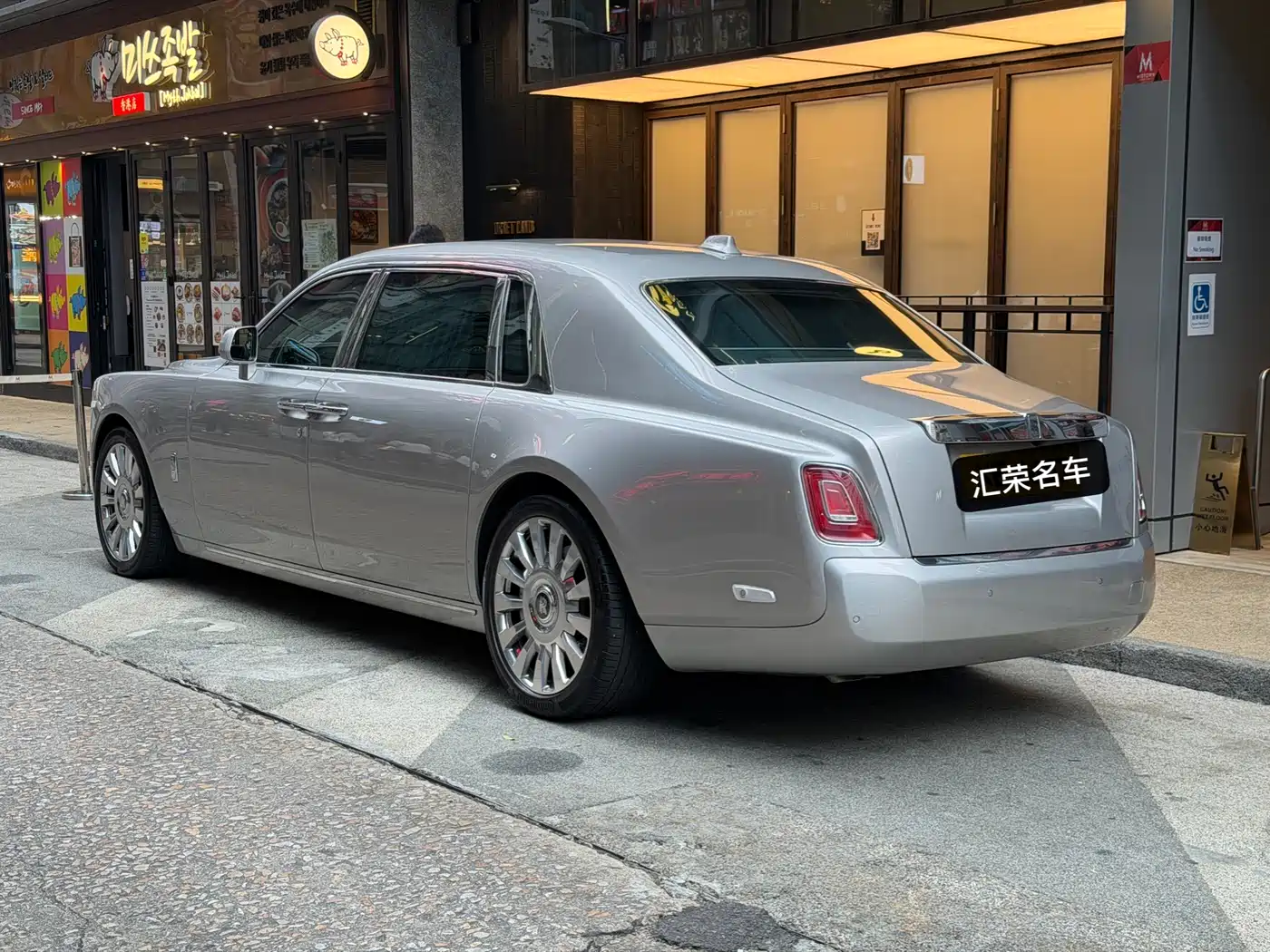 Rolls-Royce Phantom 2018 6.7T Long Wheelbase Version фото 15