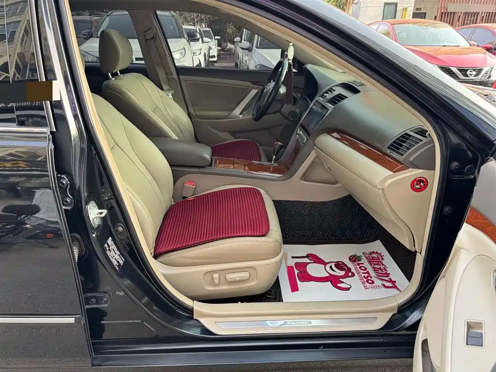 Toyota Camry 2013 200G Classic Luxury Edition фото 7