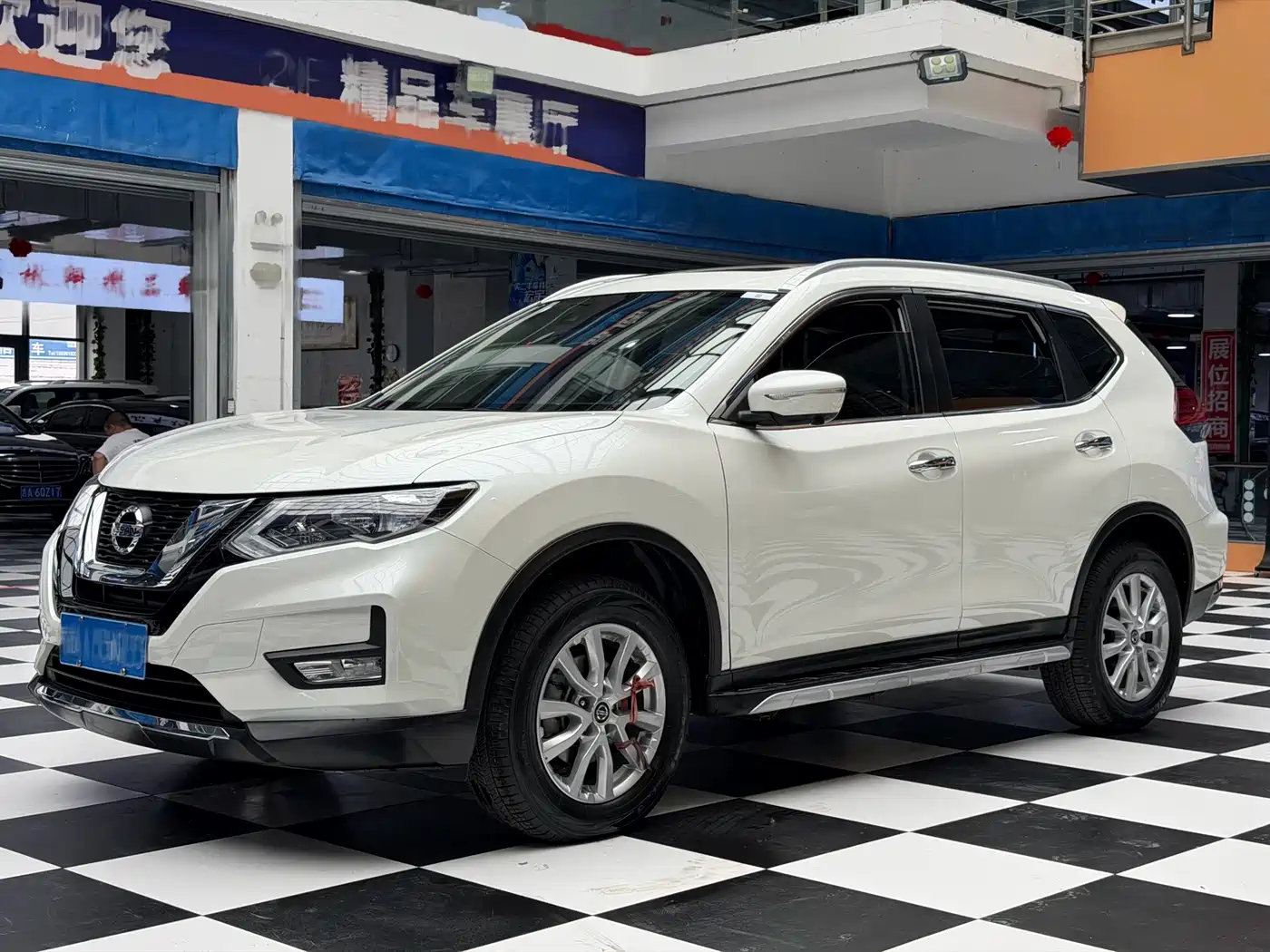 Фотография NISSAN QIJUN